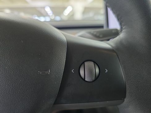 Used 2022 Tesla Model Y Long Range image 21