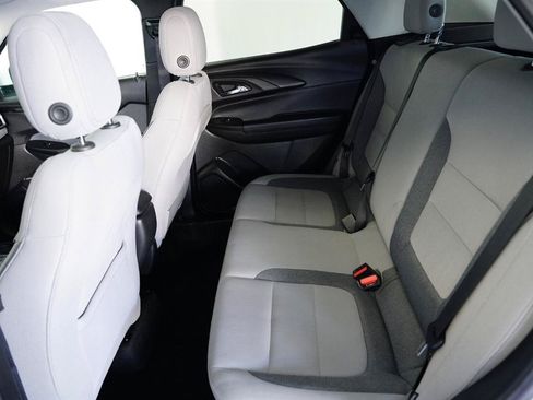 Used 2025 Chevrolet TrailBlazer LT FWD image 16