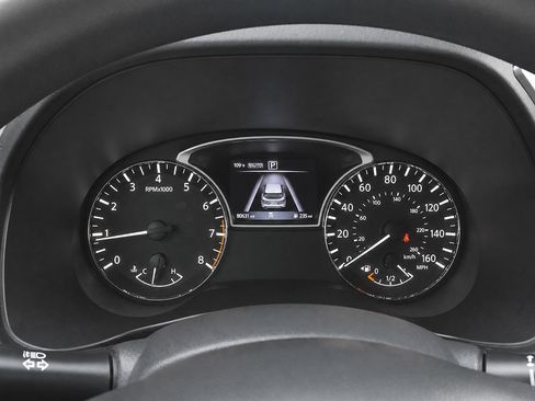 Used 2019 Nissan Pathfinder S AWD/4WD image 32