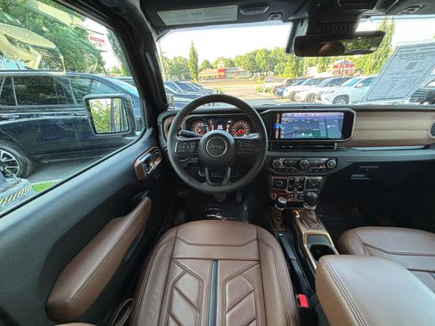 Used 2024 Jeep Wrangler Unlimited Rubicon w/ Technology Group AWD/4WD image 50