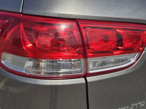 Used 2018 Kia Sorento LX image 12