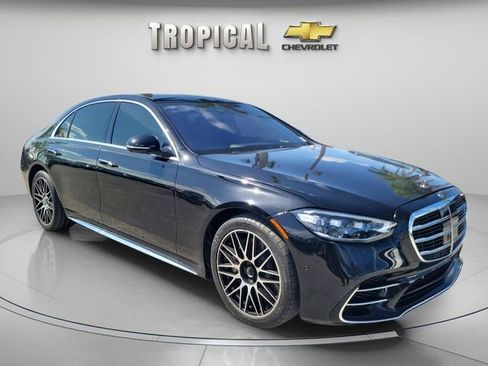 Used 2022 Mercedes-Benz S 580 4MATIC Sedan w/ AMG Line Package image 7