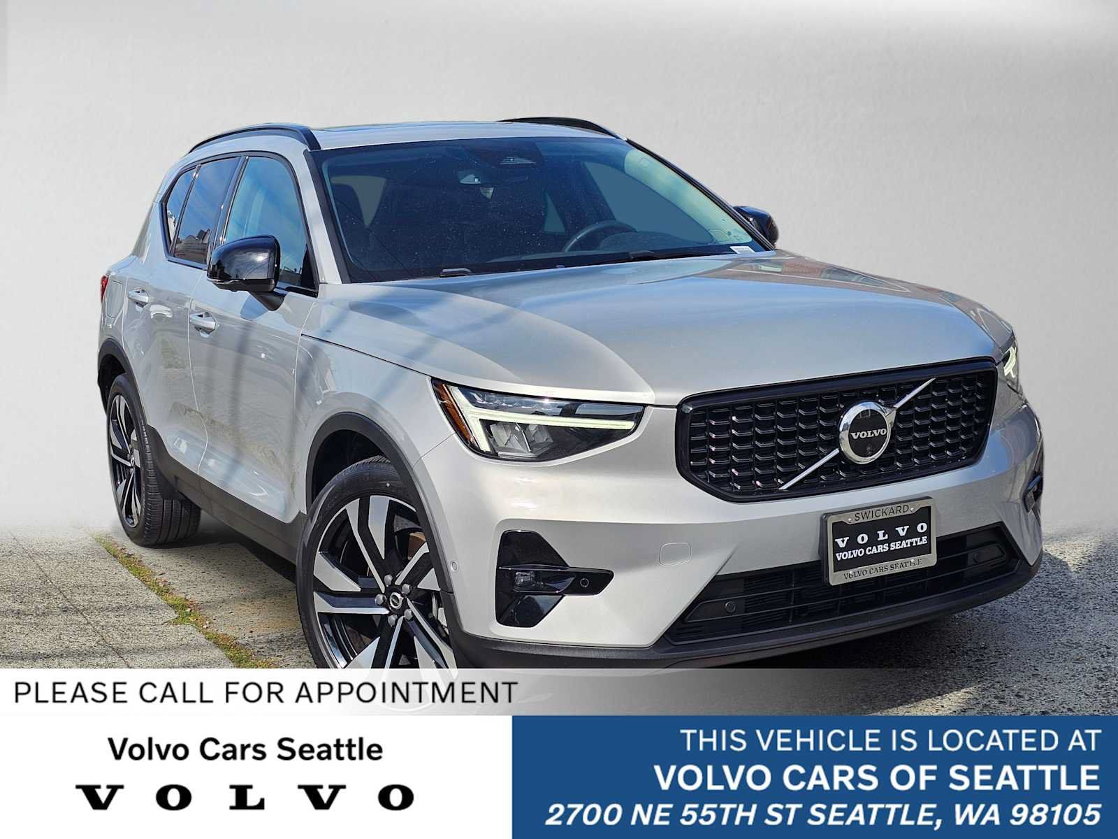 Used 2023 Volvo XC40 B5 Ultimate w/ Protection Package Premier AWD/4WD image 1