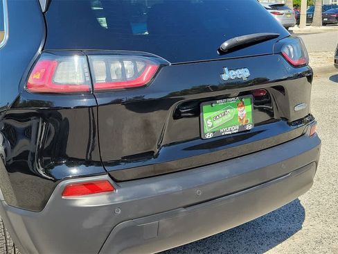 Used 2020 Jeep Cherokee Latitude Plus image 6