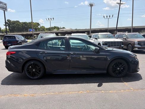 Used 2025 Toyota Camry SE FWD image 8