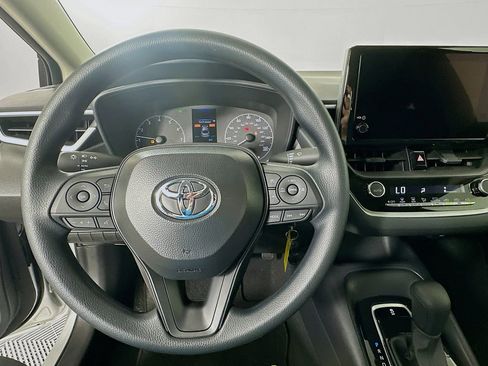 Used 2025 Toyota Corolla LE image 11