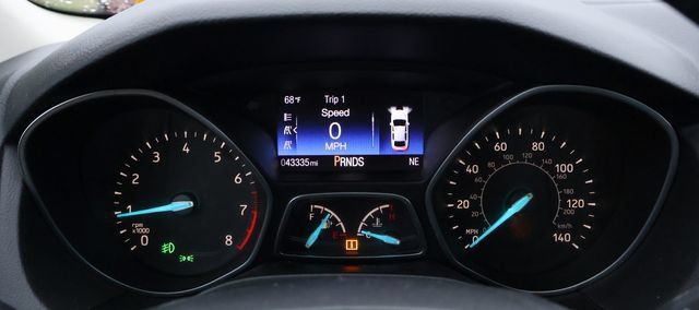 Used 2017 Ford Focus SEL w/ Cold Weather Package FWD image 12