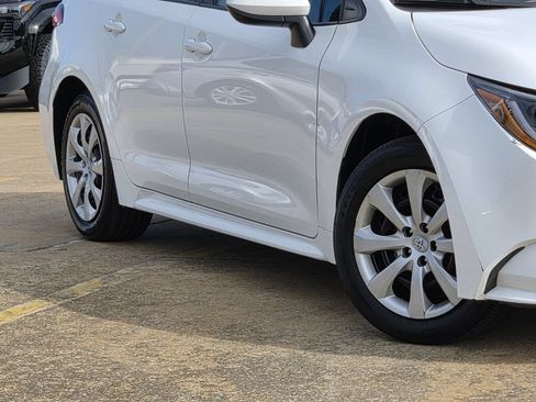 Used 2025 Toyota Corolla LE FWD image 12