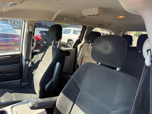 Used 2016 Dodge Grand Caravan SXT image 24