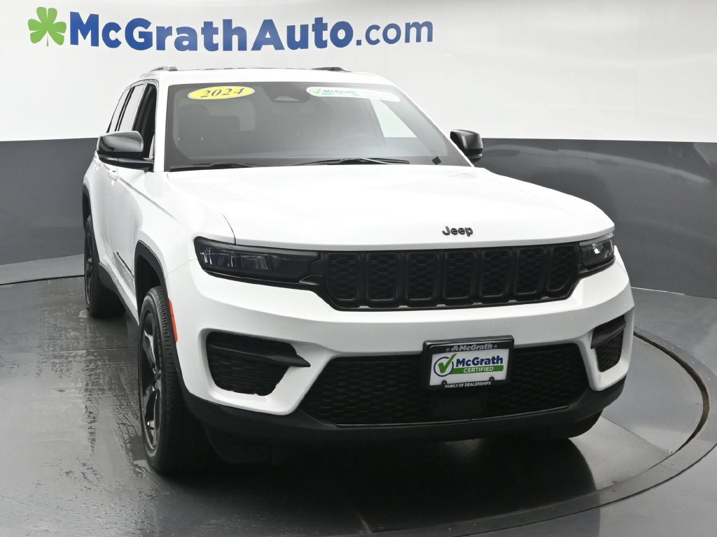 Used 2024 Jeep Grand Cherokee Altitude AWD/4WD image 5