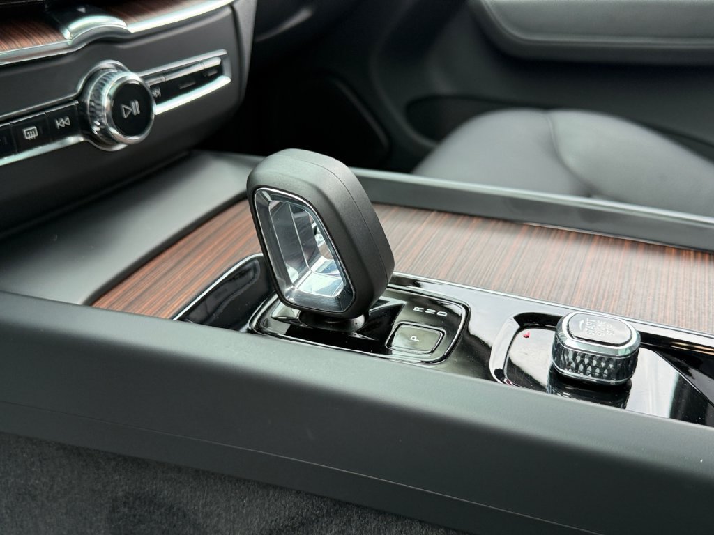 Certified 2023 Volvo XC60 B5 Plus w/ Climate Package AWD/4WD image 31