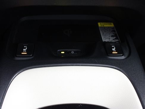 Used 2025 Toyota Corolla XLE FWD image 21