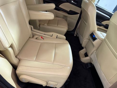 Used 2015 Toyota Highlander XLE AWD/4WD image 22