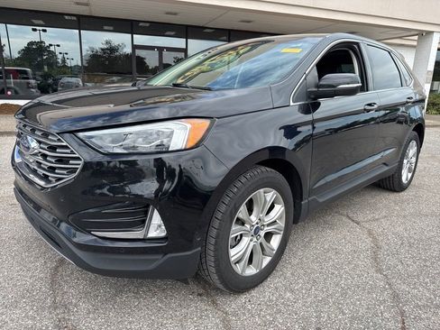 Used 2020 Ford Edge Titanium w/ Equipment Group 301A AWD/4WD image 9
