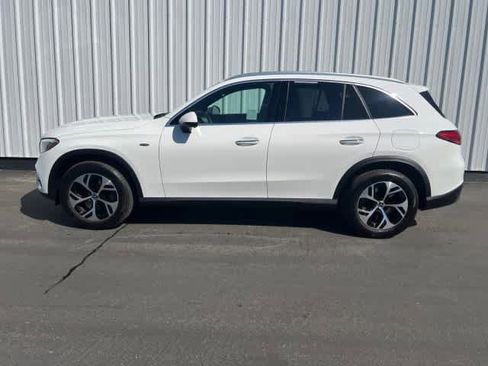 Used 2025 Mercedes-Benz GLC 350e 4MATIC image 3