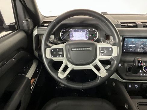 Used 2023 Land Rover Defender 90 SE image 11