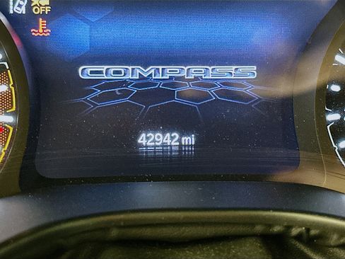 Used 2022 Jeep Compass Latitude image 19