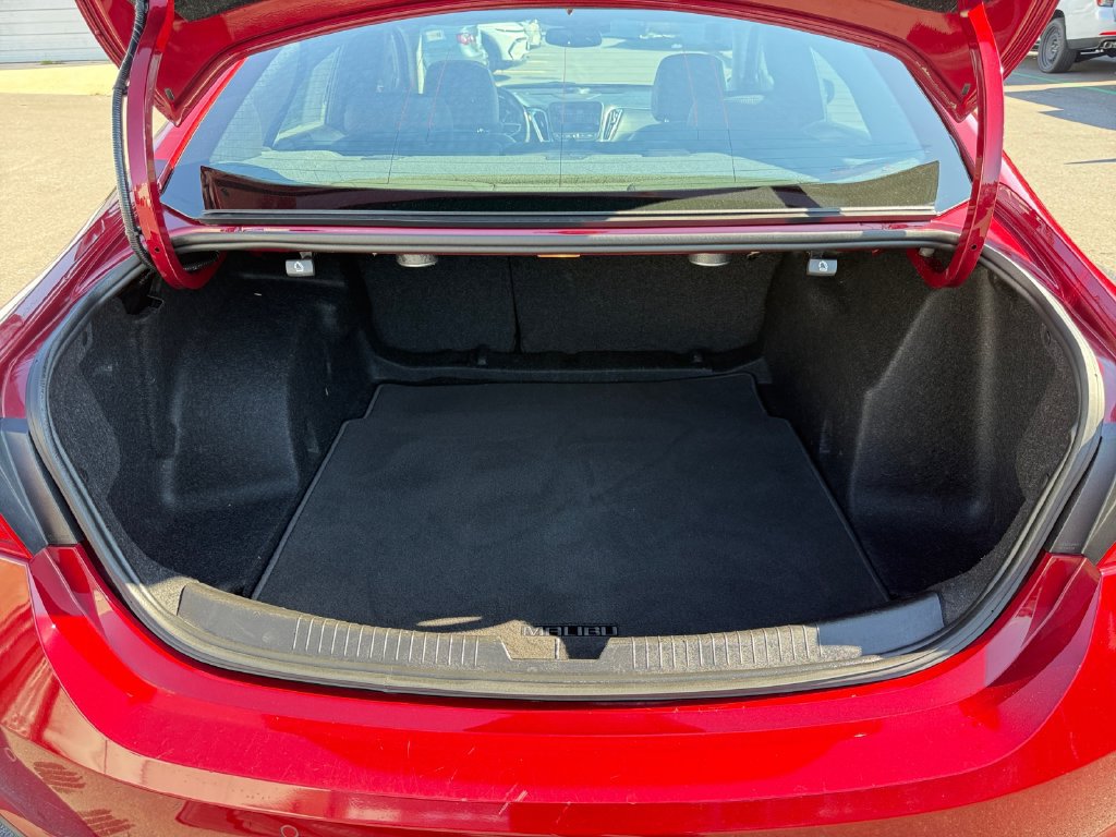 Used 2018 Chevrolet Malibu Premier w/ Premier Sun and Wheel Package FWD image 25