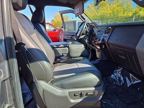 Used 2011 Ford F250 Lariat w/ Lariat Interior Pkg image 16