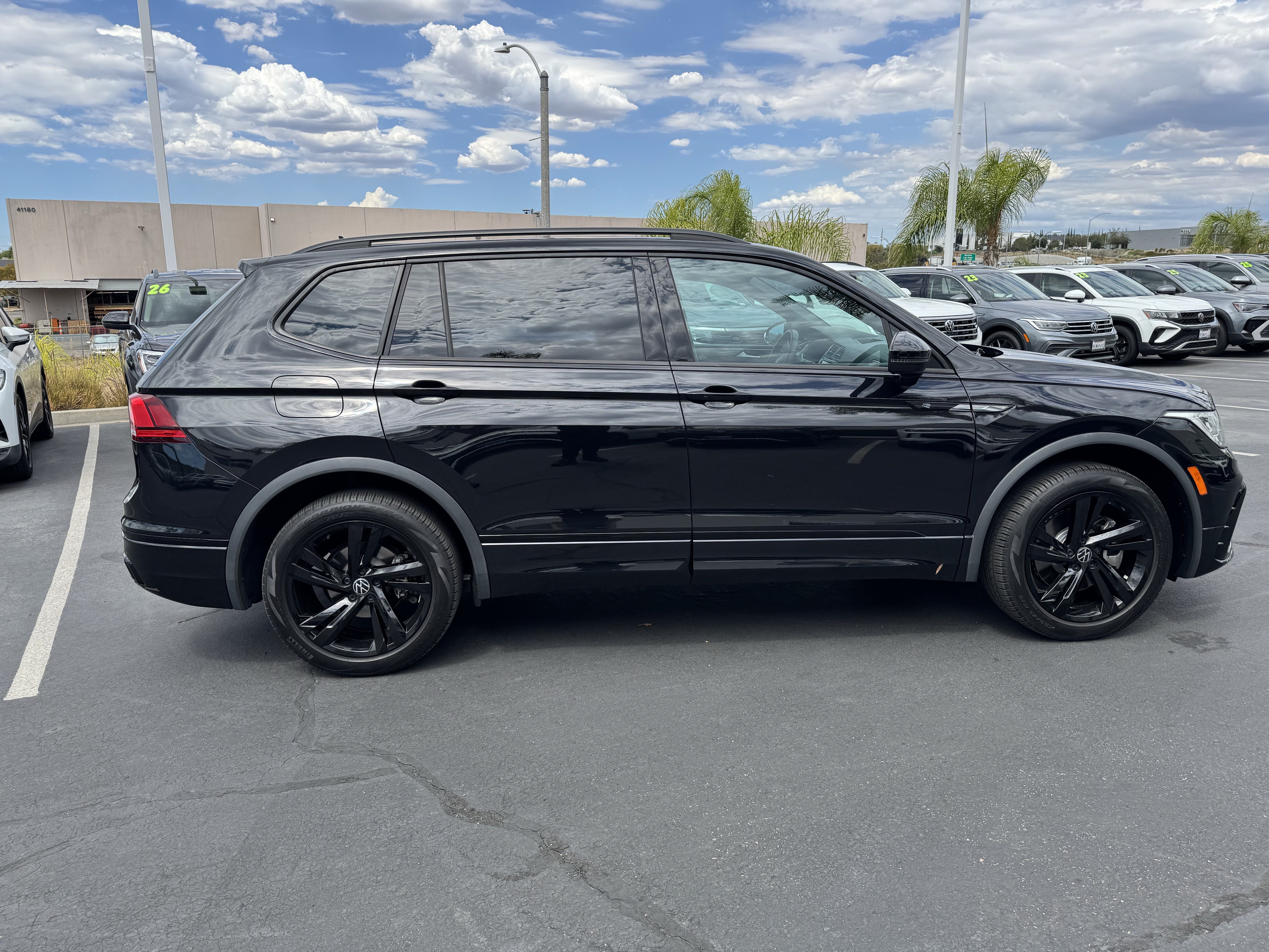 Certified 2023 Volkswagen Tiguan SE R-Line FWD image 10