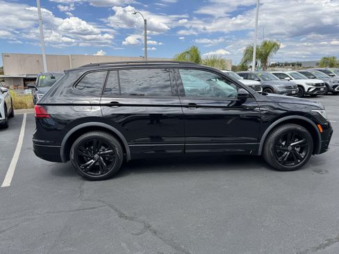 Used 2023 Volkswagen Tiguan SE R-Line FWD image 10