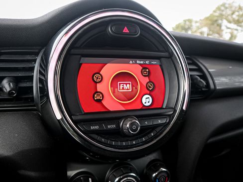 Used 2019 MINI Cooper 2-Door Hardtop image 23