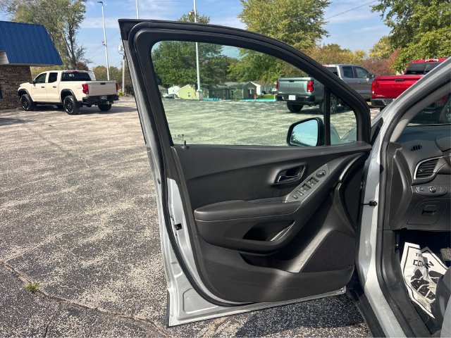 Used 2020 Chevrolet Trax LS w/ Tint and Cruise Package FWD image 18