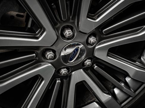 Used 2017 Ford Explorer Platinum image 8