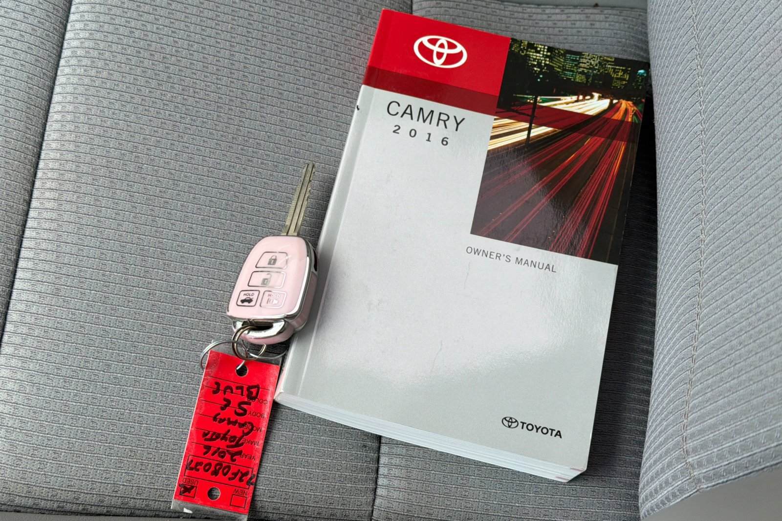 Used 2016 Toyota Camry SE FWD image 11