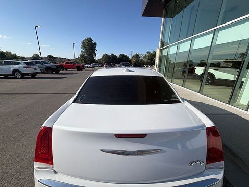 Used 2015 Chrysler 300 C RWD image 13