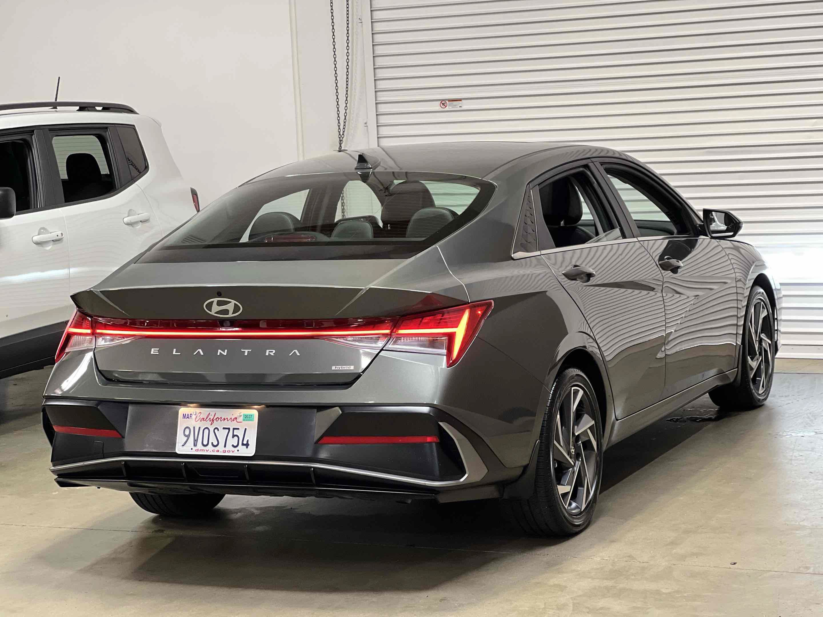 Used 2025 Hyundai Elantra Limited FWD image 13