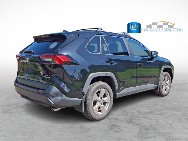 Used 2024 Toyota RAV4 LE AWD/4WD image 6