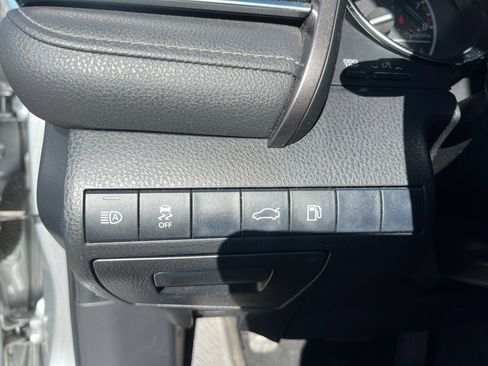 Used 2018 Toyota Camry SE image 33