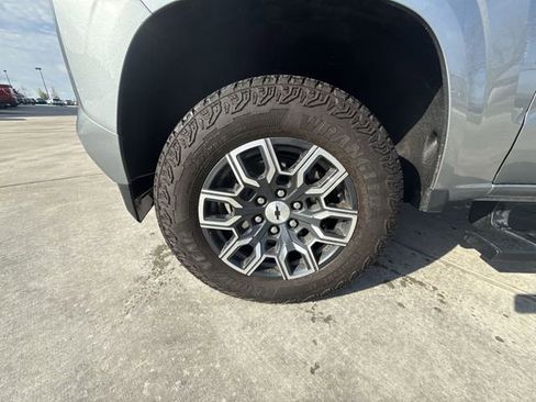 Used 2024 Chevrolet Colorado Z71 w/ Z71 Convenience Package 2 image 10