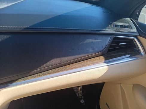 Used 2018 Cadillac XT5 FWD image 19