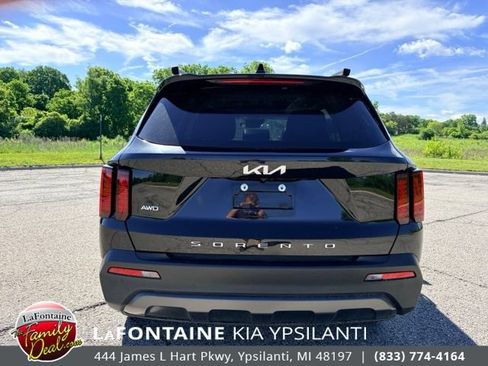 Certified 2022 Kia Sorento S w/ Panoramic Sunroof Package AWD/4WD image 4