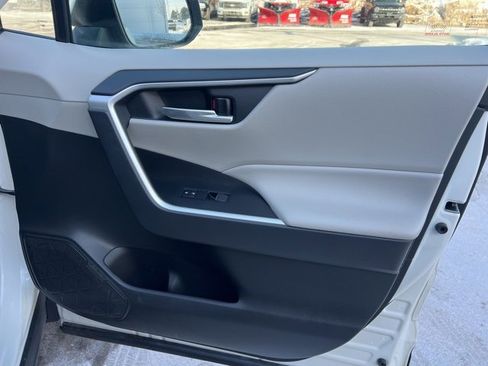 Used 2021 Toyota RAV4 XLE Premium image 10