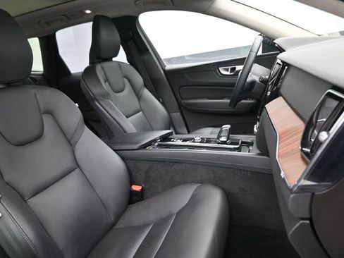 Used 2023 Volvo XC60 B5 Plus AWD/4WD image 34