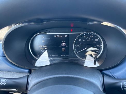 Used 2025 Nissan Versa SV FWD image 38