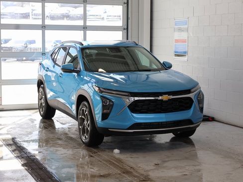 New 2026 Chevrolet Trax LT w/ Driver Confidence Package image 2