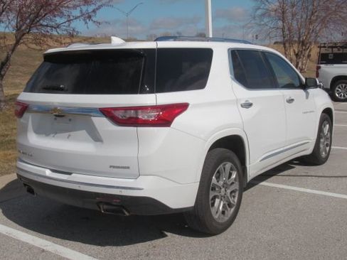 Used 2020 Chevrolet Traverse Premier image 2