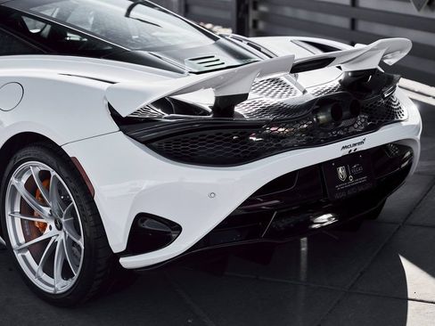 Used 2024 McLaren 750S RWD image 12