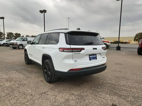 Used 2022 Jeep Grand Cherokee L Limited w/ Black Appearance Package image 5