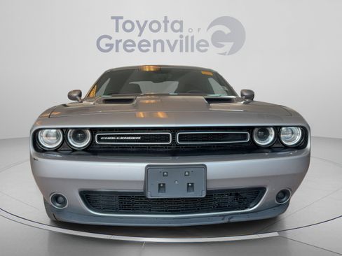Used 2015 Dodge Challenger SXT w/ Driver Convenience Group RWD image 9