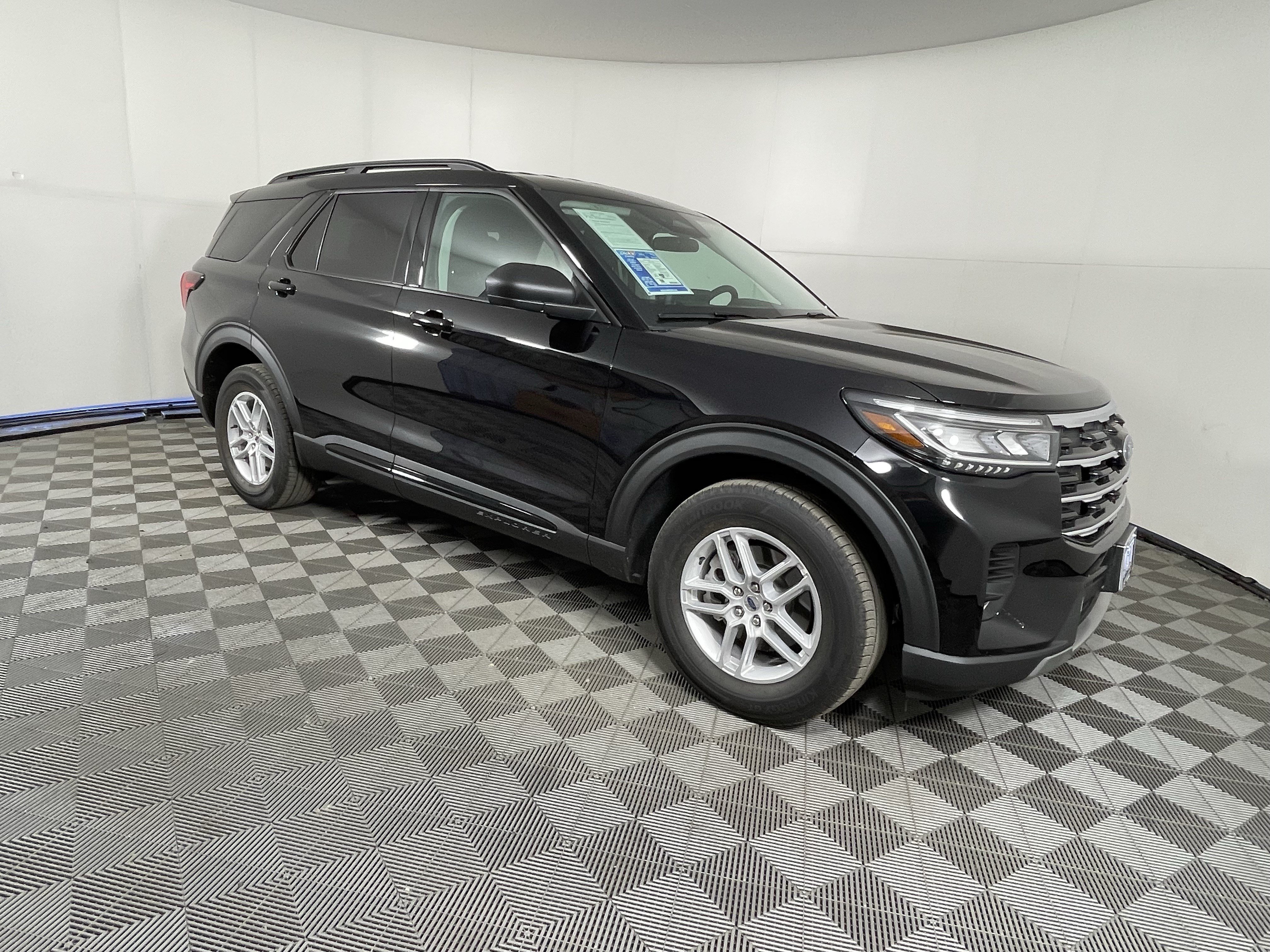Used 2026 Ford Explorer Active AWD/4WD image 7