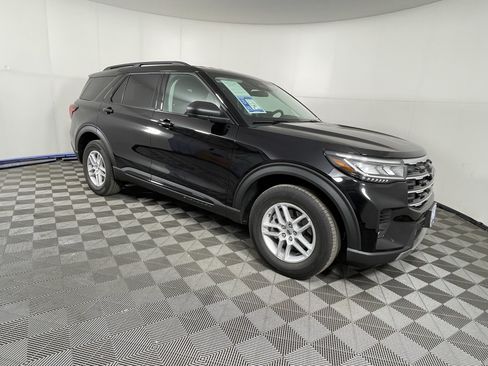 Used 2026 Ford Explorer Active AWD/4WD image 7