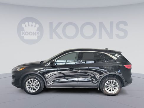 Used 2021 Ford Escape SE image 2