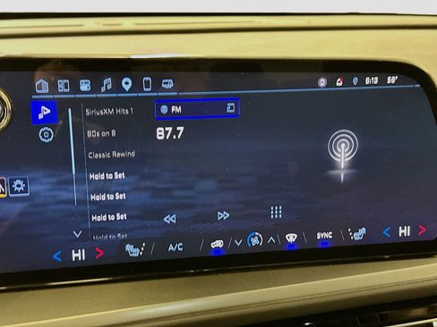 Used 2025 Chevrolet Traverse LT w/ Sun and Wheel Package image 21