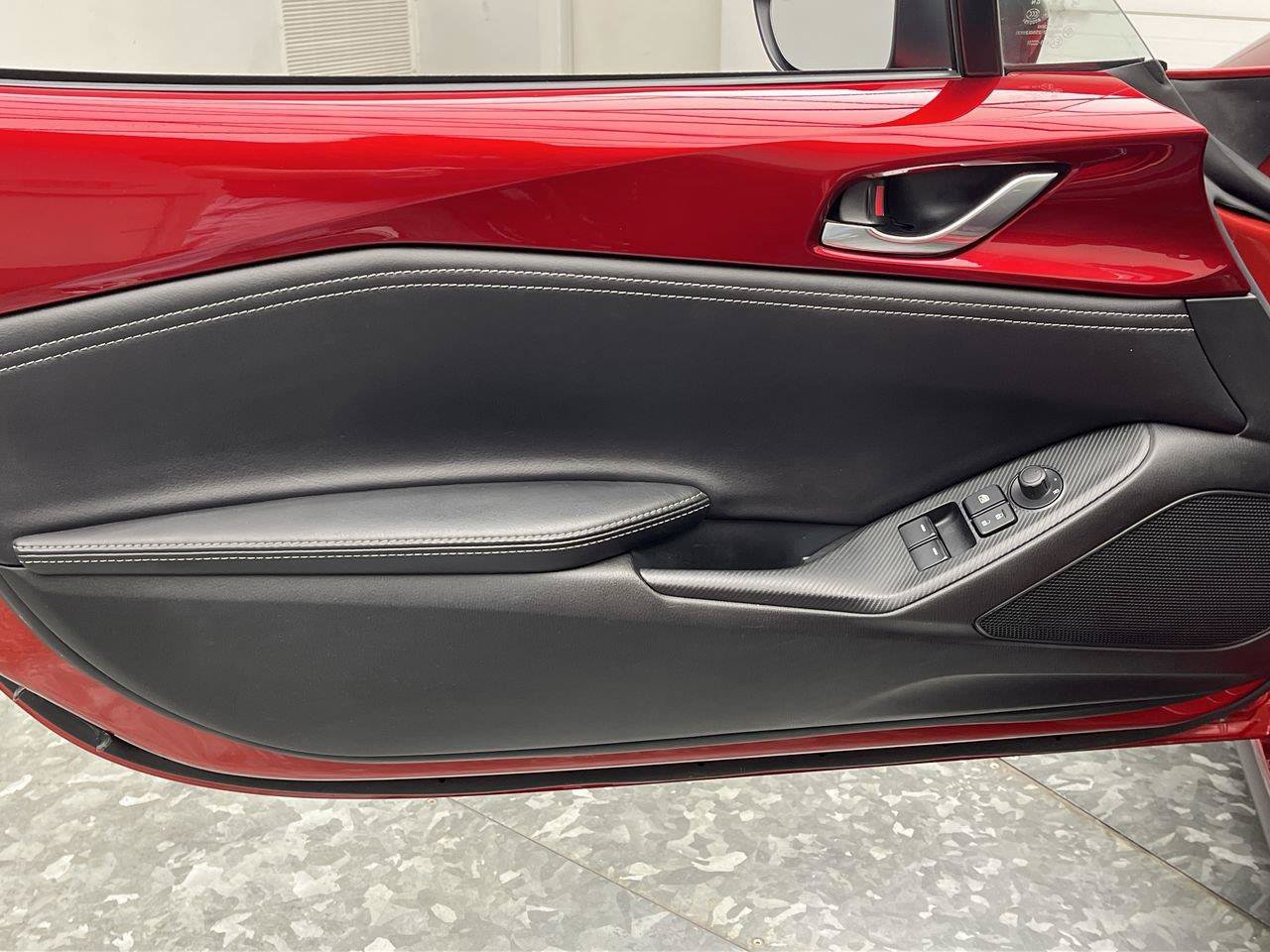 Used 2021 MAZDA MX-5 Miata Club RWD image 7