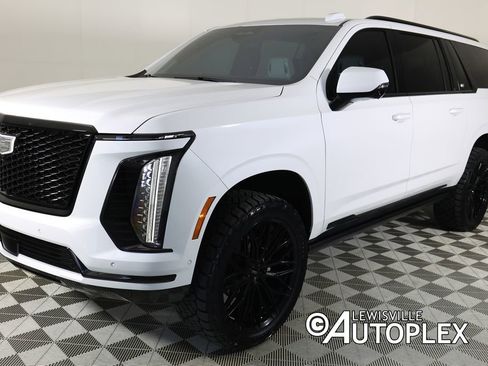 Used 2026 Cadillac Escalade ESV Platinum Sport w/ LPO, ONYX Package AWD/4WD image 9